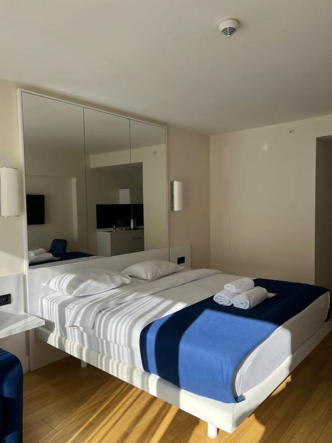 Aparthotel In City Батуми Экстерьер фото