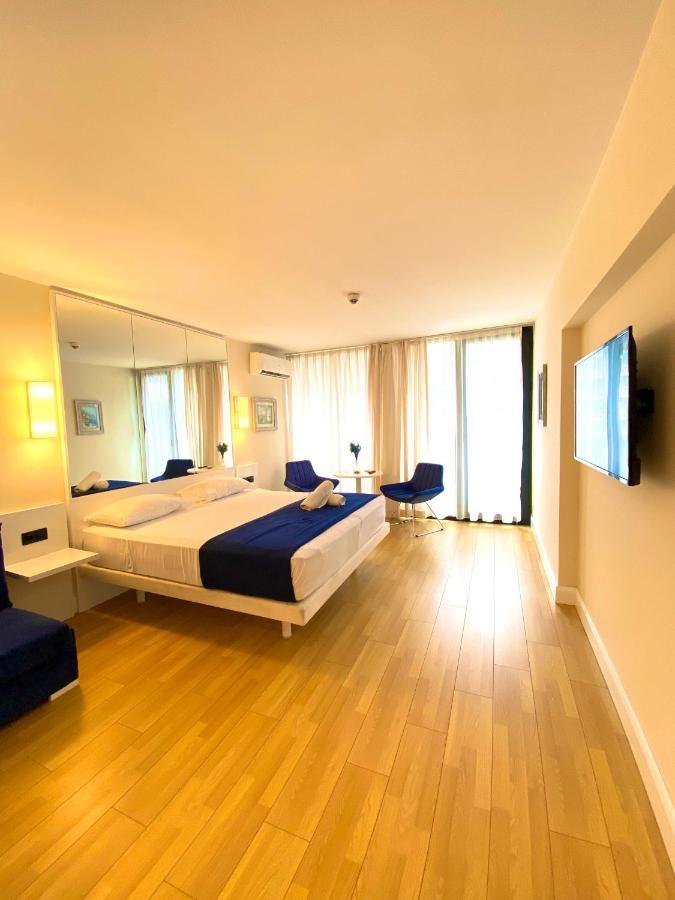 Aparthotel In City Батуми Экстерьер фото